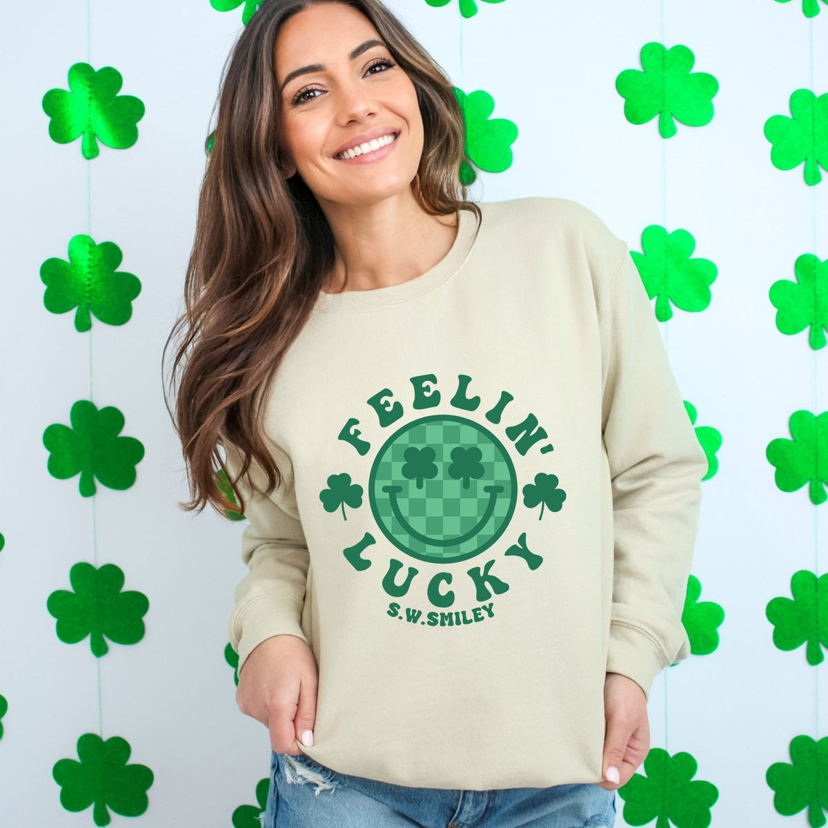 S.W.Smiley Feelin Lucky Checkered Smiley Face  -  Women's Graphic Sweatshirt