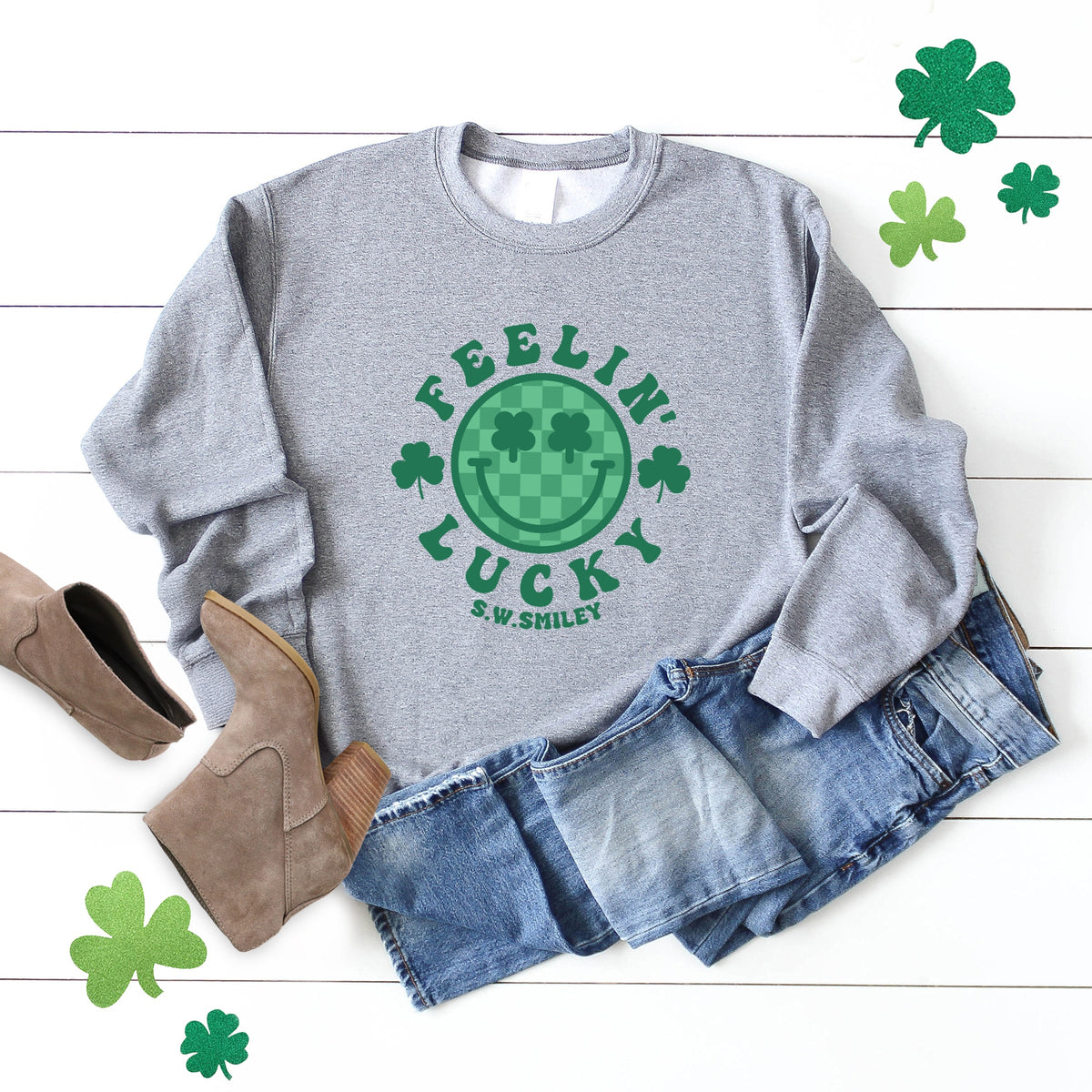 S.W.Smiley Feelin Lucky Checkered Smiley Face  -  Women's Graphic Sweatshirt