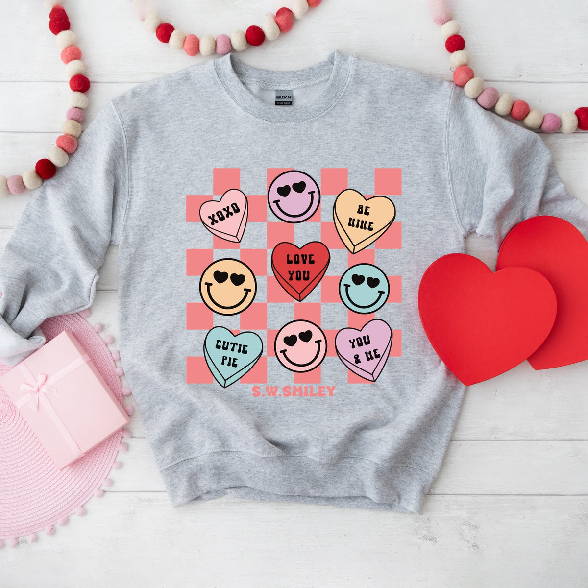 S.W.Smiley Candy Heart Smile Solid -  Women's Graphic Sweatshirt