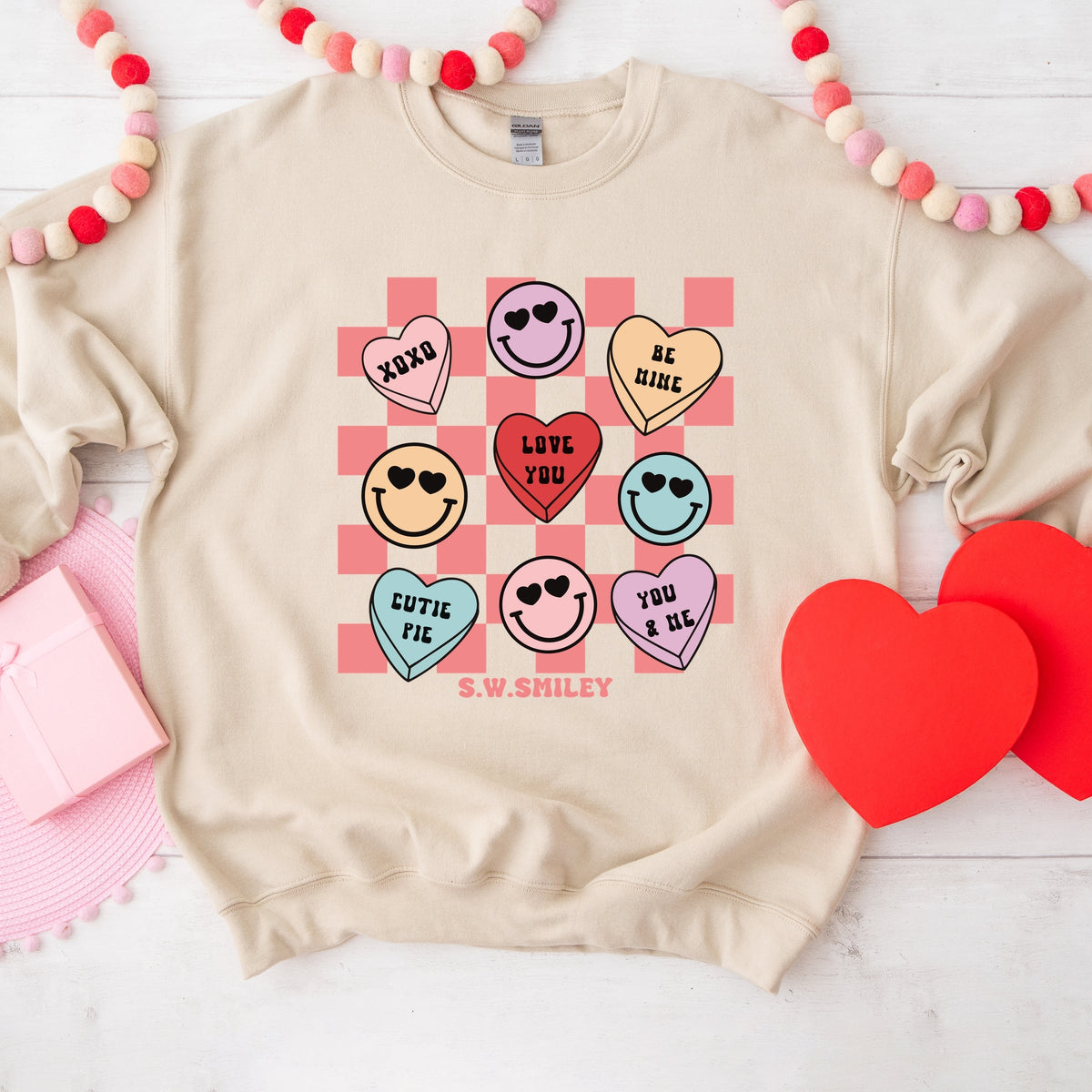 S.W.Smiley Candy Heart Smile Solid -  Women's Graphic Sweatshirt