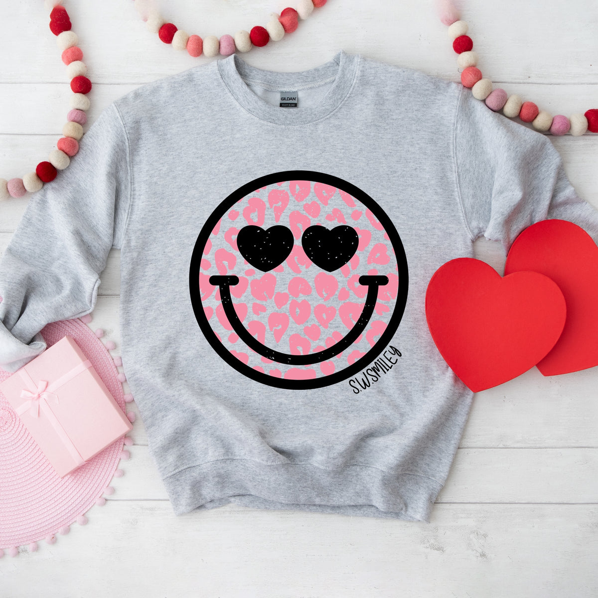 S.W.Smiley Leopard Heart Eyes Smiley -  Women's Graphic Sweatshirt