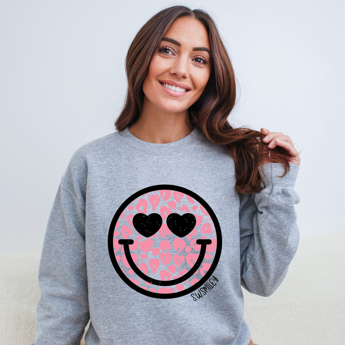 S.W.Smiley Leopard Heart Eyes Smiley -  Women's Graphic Sweatshirt