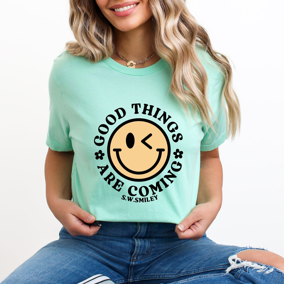 S.W.Smiley Good Things Are Coming Smiley Face - Women's Short Sleeve Graphic T-Shirt