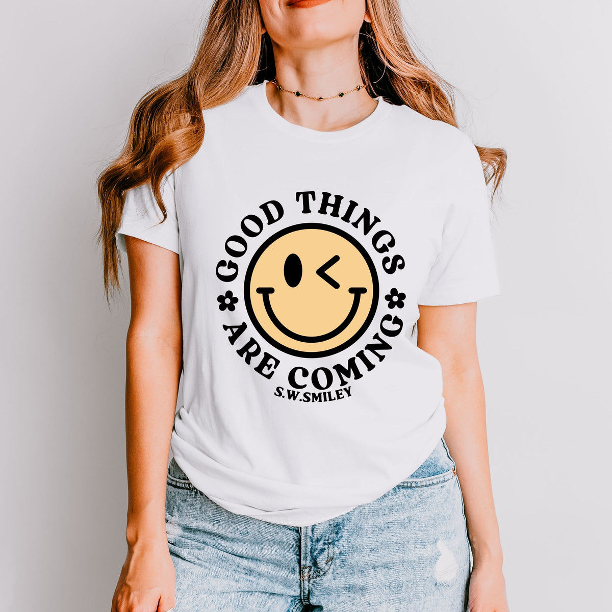 S.W.Smiley Good Things Are Coming Smiley Face - Women's Short Sleeve Graphic T-Shirt