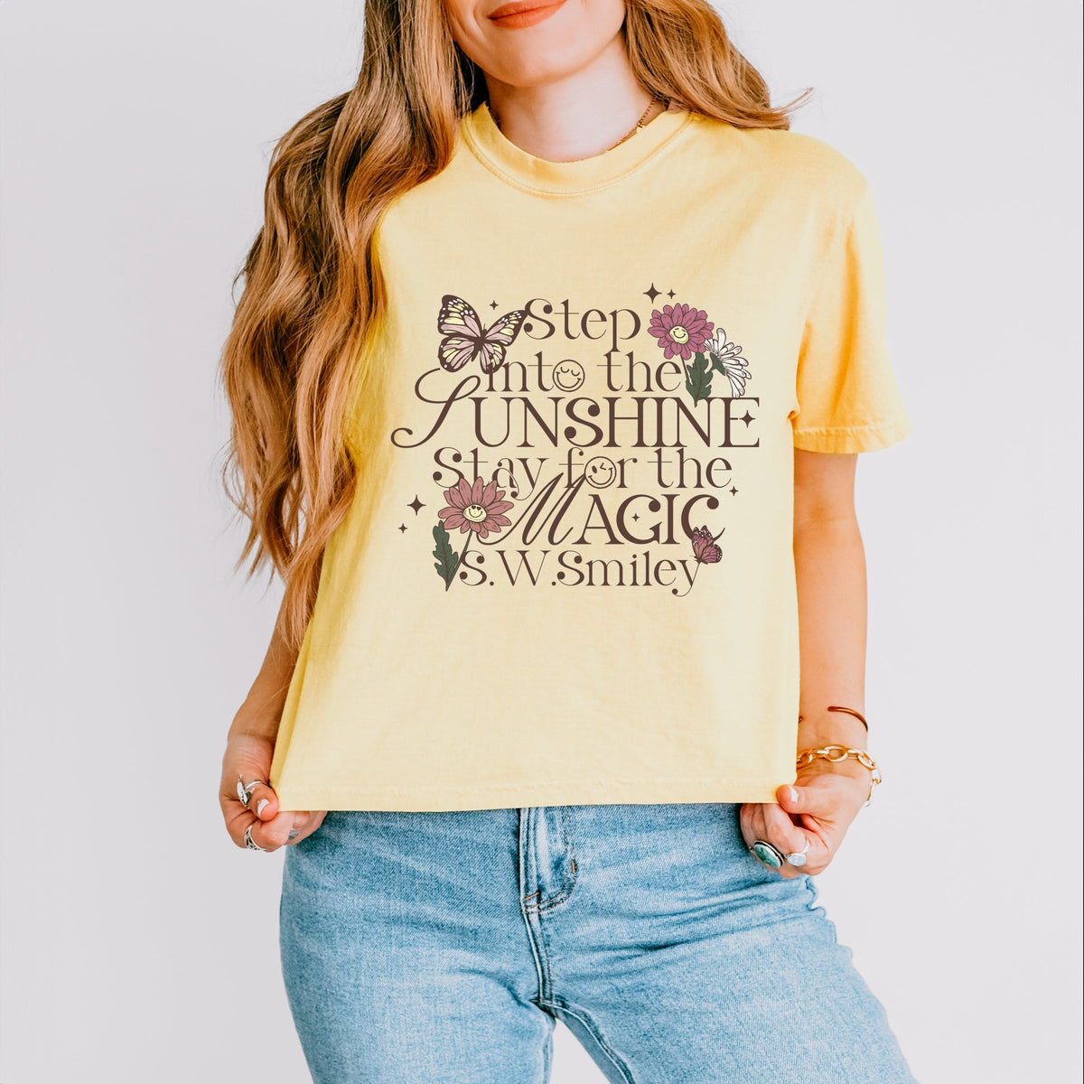 S.W.Smiley Step Into The Sunshine - Women's Boxy Crop Top Graphic T-Shirt