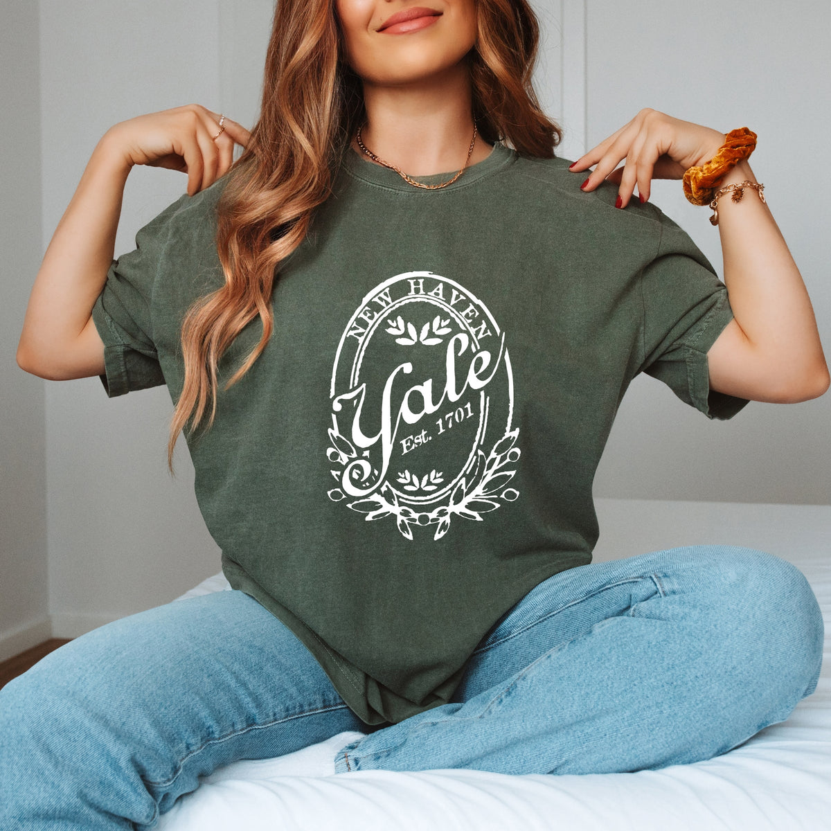 Yale New Haven Oval - Women's Garment Dyed Graphic T-Shirt
