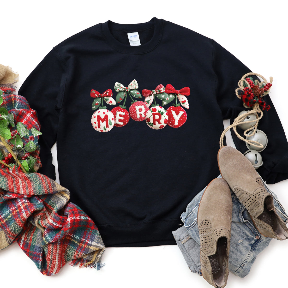 Merry Ornaments Quilted Print - Women's Graphic Sweatshirt
