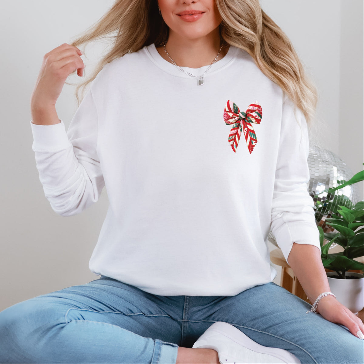 Christmas Bow Quilted Print - Women's Garment Dyed Long Sleeve Graphic T-Shirt