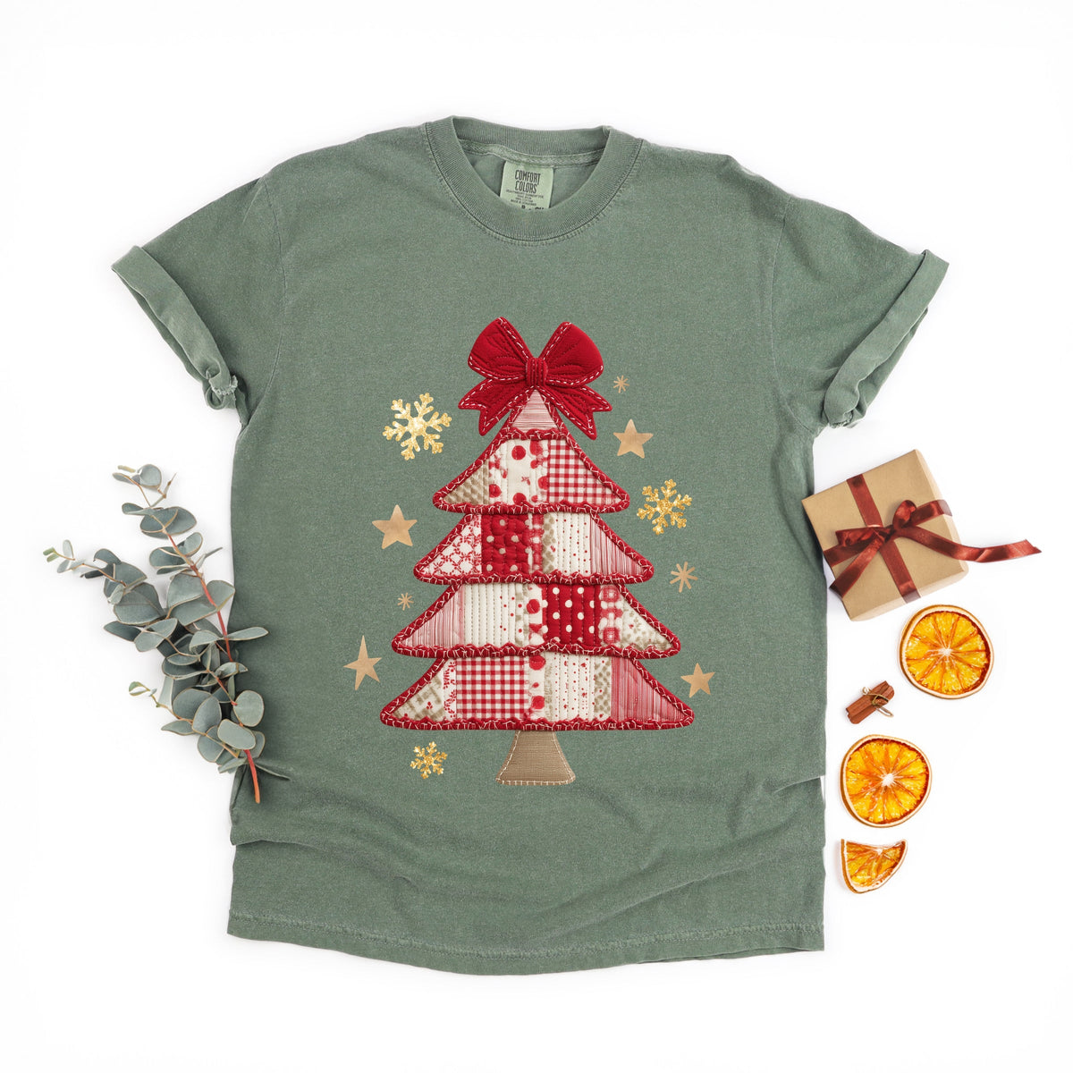 Christmas Tree Red Patchwork Print - Women's Garment Dyed Graphic T-Shirt