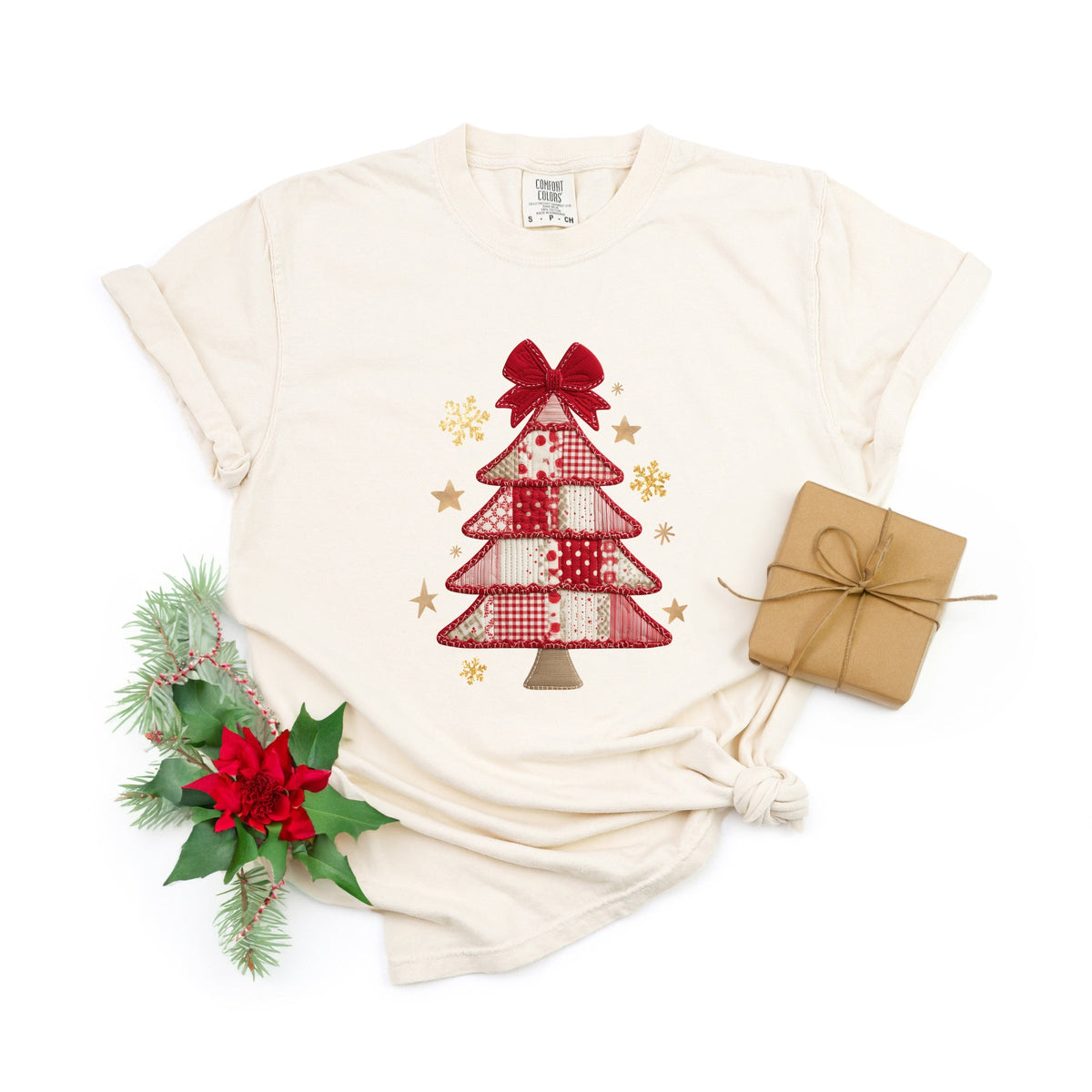 Christmas Tree Red Patchwork Print - Women's Garment Dyed Graphic T-Shirt