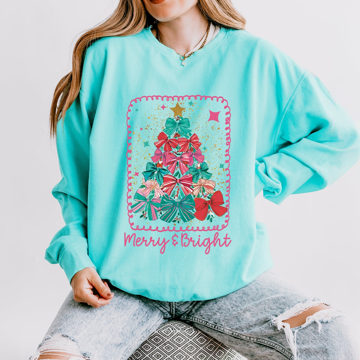 Merry & Bright Bow Tree - Women's Lightweight Garment Dyed Sweatshirt