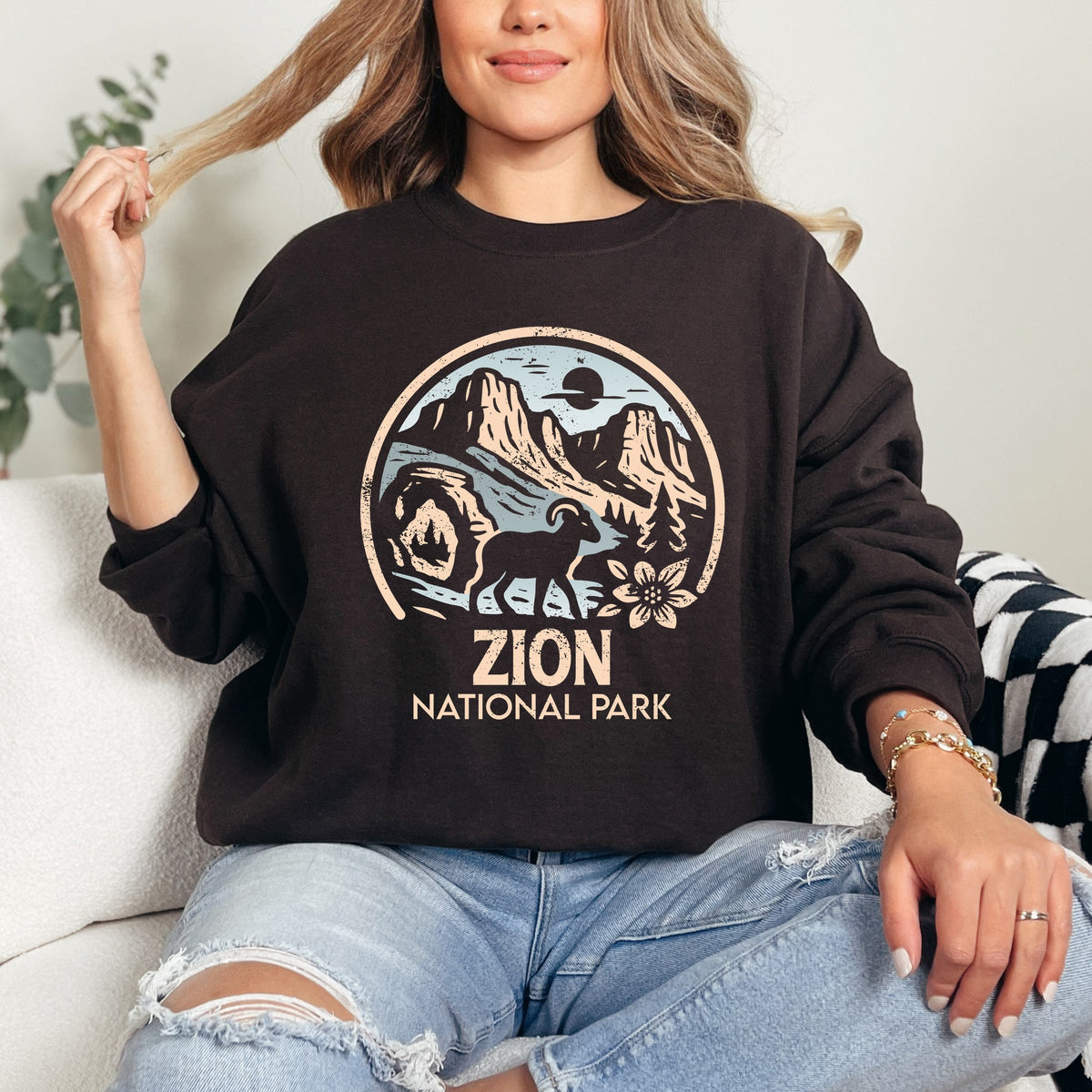 Zion National Park Two-Toned Circle - Women's Graphic Sweatshirt