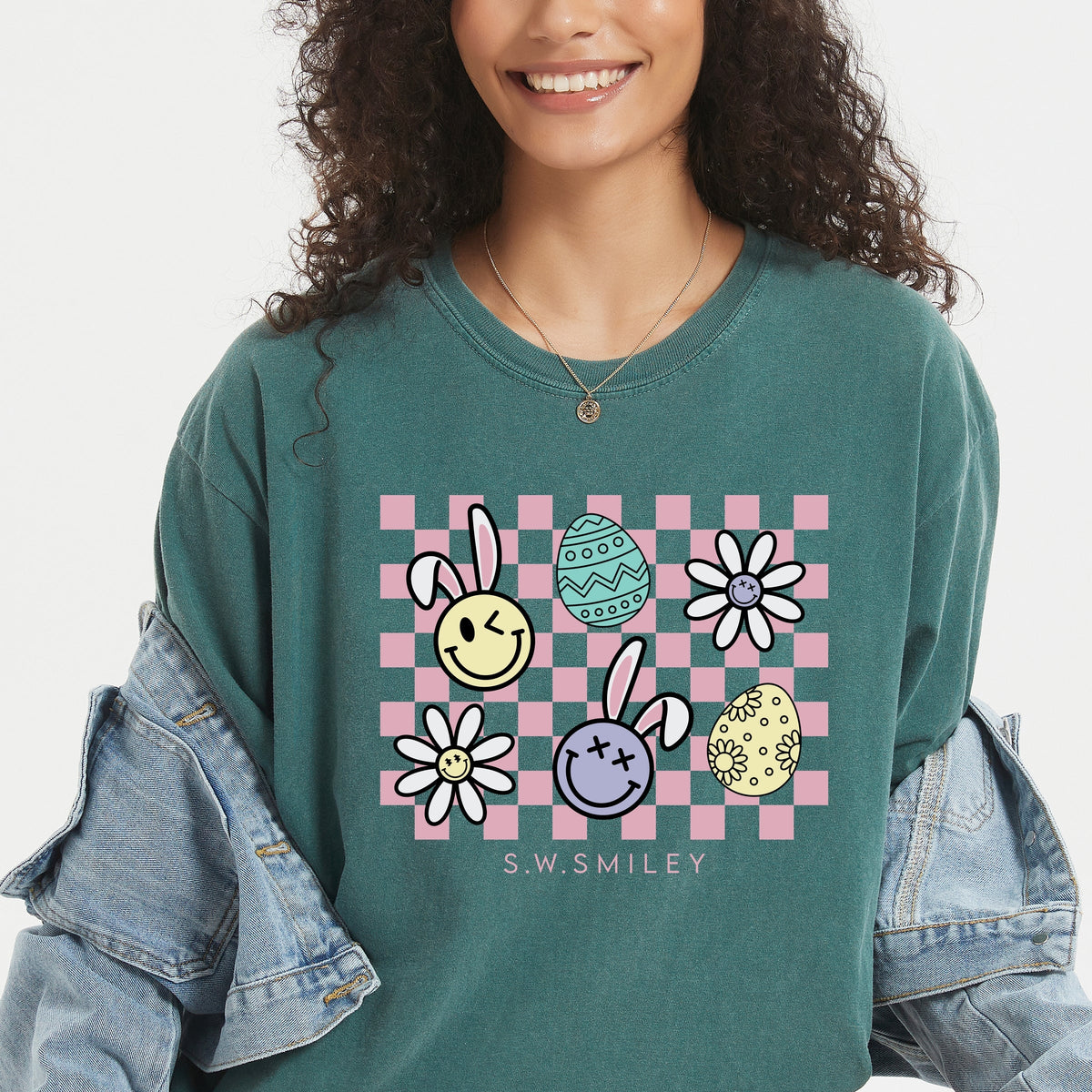 S.W.Smiley Bunny Checkered - Women's Garment Dyed Graphic T-Shirt