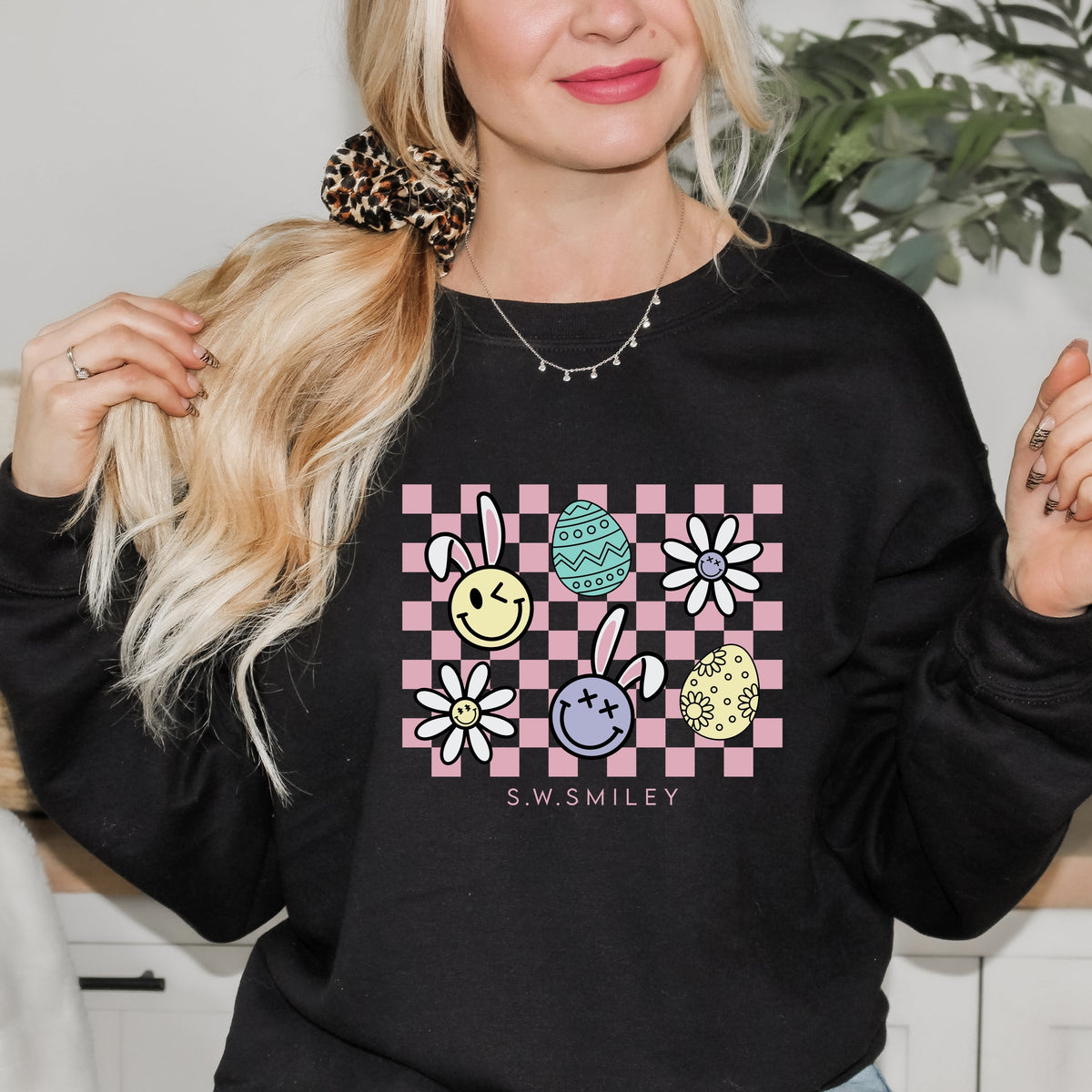 S.W.Smiley Bunny Checkered - Women's Graphic Sweatshirt