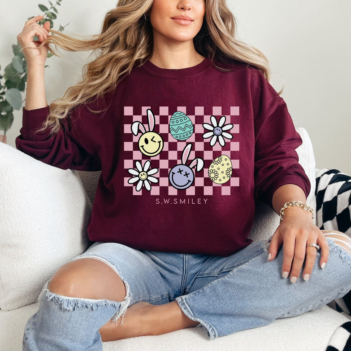 S.W.Smiley Bunny Checkered - Women's Graphic Sweatshirt