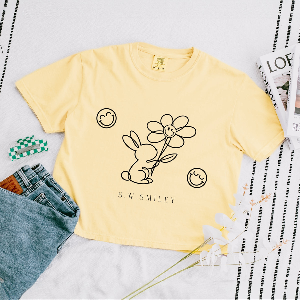 S.W.Smiley Bunny Outline Flower - Women's Boxy Crop Top Graphic T-Shirt