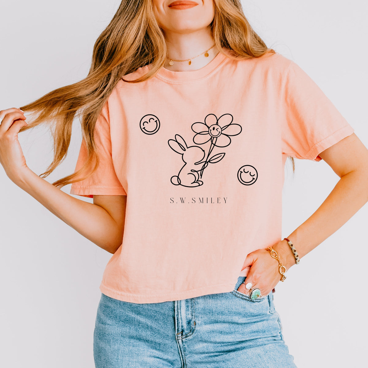 S.W.Smiley Bunny Outline Flower - Women's Boxy Crop Top Graphic T-Shirt