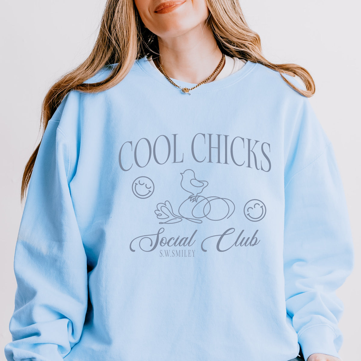 S.W.Smiley Cool Chicks Social Club - Women's Lightweight Garment Dyed Sweatshirt