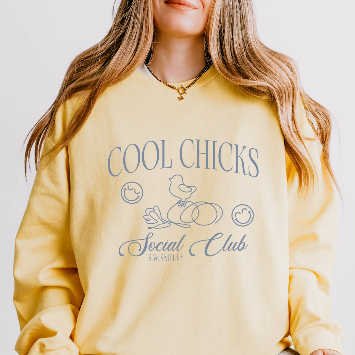 S.W.Smiley Cool Chicks Social Club - Women's Lightweight Garment Dyed Sweatshirt