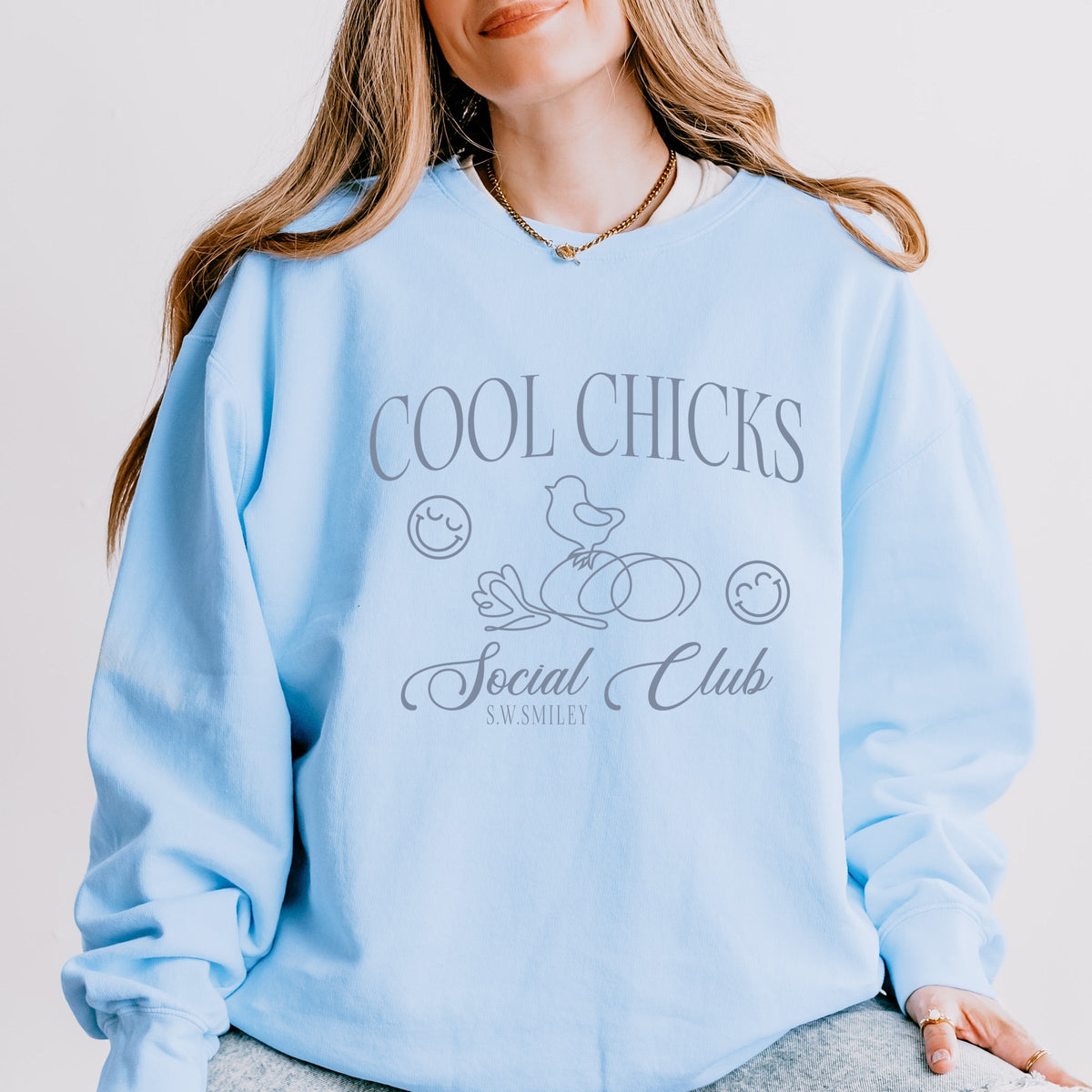 S.W.Smiley Cool Chicks Social Club - Women's Lightweight Garment Dyed Sweatshirt