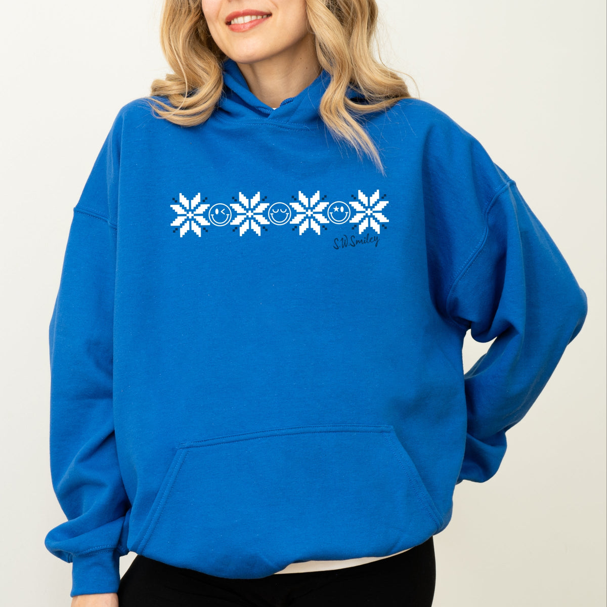 S.W.Smiley Snowflakes Row - Women's Graphic Hoodie