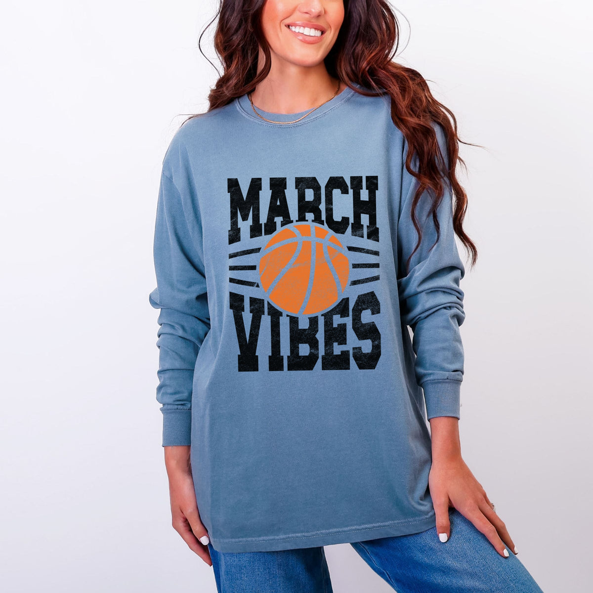 March Vibes Basketball Distressed - Women's Garment Dyed Long Sleeve Graphic T-Shirt