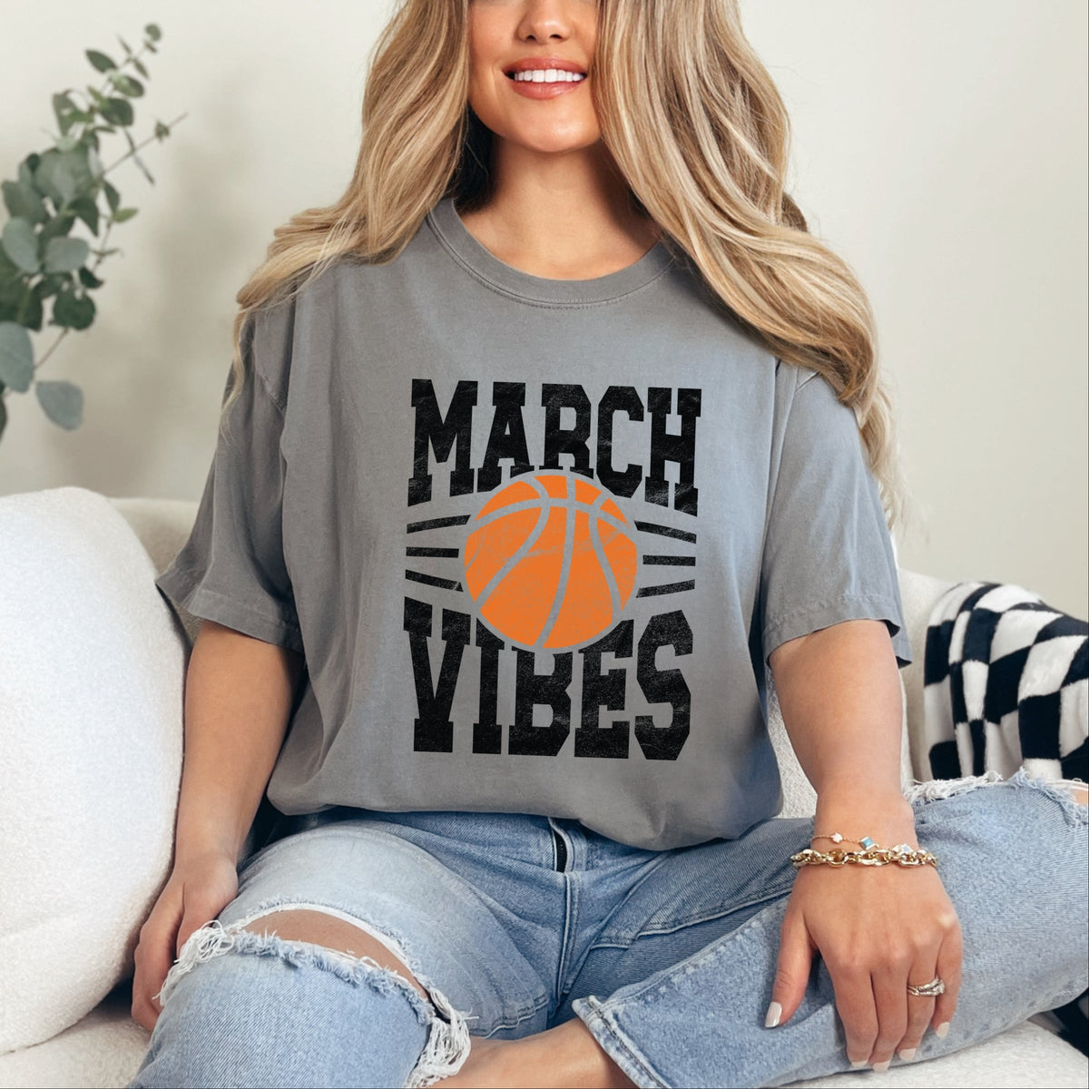 March Vibes Basketball Distressed - Women's Garment Dyed Graphic T-Shirt