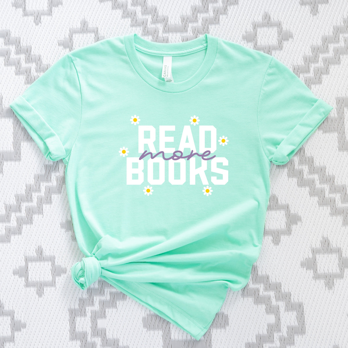 Read More Books Daisies - Women's Short Sleeve Graphic T-Shirt