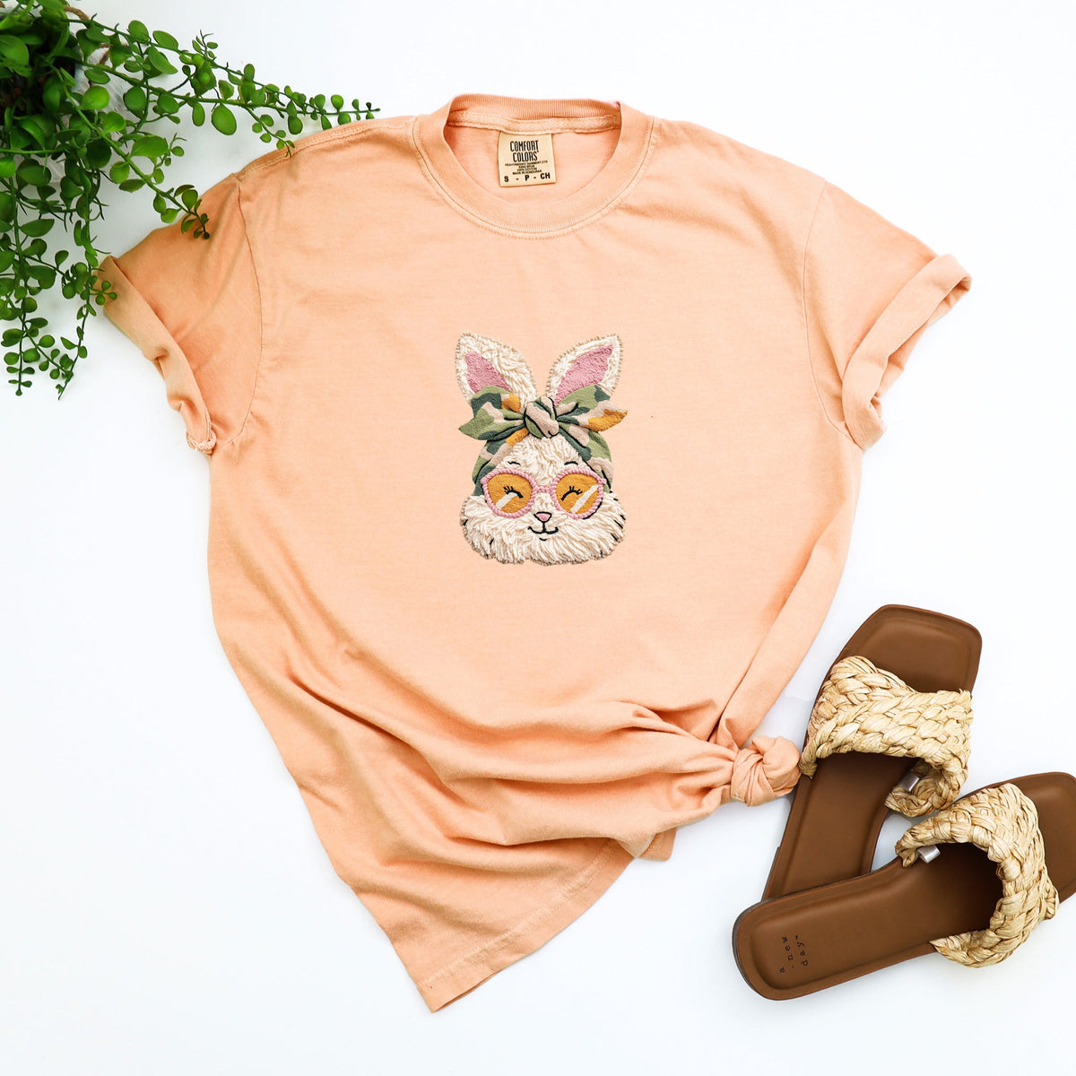 Bunny Face Yarn Print - Women's Garment Dyed Graphic T-Shirt
